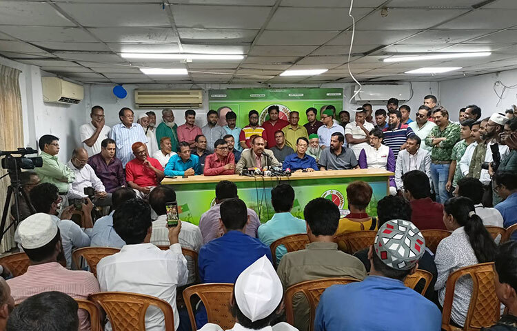 আগামীতে (নির্বাচনে) জাতীয় পার্টি ৩০০ আসনে প্রার্থী দেবে বলে জানিয়েছেন দলটির মহাসচিব মুজিবুল হক চুন্নু। আজ দলটির বনানী কার্যালয়ে আয়োজিত এক সংবাদ সম্মেলনে তিনি এসব কথা বলেন। ছবি: জাগো নিউজ