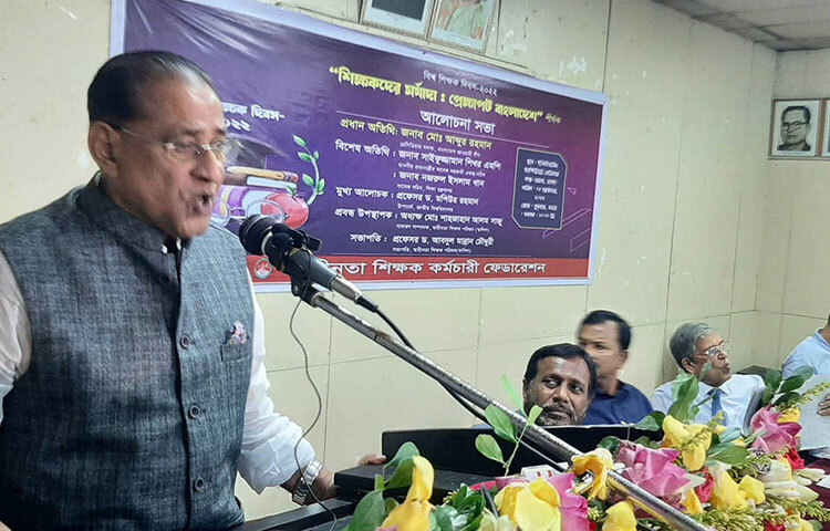 প্রধানমন্ত্রী শেখ হাসিনা শিক্ষকদের যৌক্তিক দাবি-দাওয়া বিবেচনায় নেবেন বলে মন্তব্য করেছেন আওয়ামী লীগের প্রেসিডিয়াম সদস্য আব্দুর রহমান। আজ বিশ্ব শিক্ষক দিবস উপলক্ষে রাজধানীর ইঞ্জিনিয়ারিং ইনস্টিটিউটে আয়োজিত অনুষ্ঠানে তিনি এসব কথা বলেন। ছবি: জাগো নিউজ