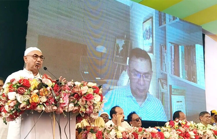 আওয়ামী লীগ সরকারের সমালোচনা করে বিএনপির স্থায়ী কমিটির সদস্য মির্জা আব্বাস বলেছেন, এই সরকার লুটেরা সরকার, এই সরকার ডাকাত সরকার, এই সরকার দুর্ভিক্ষের সরকার। তিনি বলেন, আওয়ামী লীগ ক্ষমতায় থাকবে, চুরি থাকবে, ডাকাতি থাকবে, দুর্ভিক্ষ থাকবে না তাতো হতে পারে না। দুর্ভিক্ষ আসতেই হবে। আজ দুপুরে টাঙ্গাইল জেলা বিএনপি আয়োজিত সম্মেলনে প্রধান বক্তার বক্তব্যে এসব কথা বলেন মির্জা আব্বাস। ছবি: জাগো নিউজ