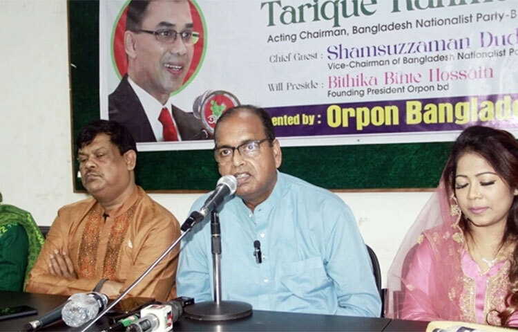 সরকারের উদ্দেশ্যে বিএনপির ভাইস চেয়ারম্যান শামসুজ্জামান দুদু বলেছেন, আপনারা ঠান্ডা মাথায় চিন্তা করে যত তাড়াতাড়ি পদত্যাগ করবেন তত তাড়াতাড়ি দেশের মানুষ মুক্তি পাবে। আজ ঢাকা রিপোর্টার্স ইউনিটিতে ‘অর্পণ বাংলাদেশ’ এর উদ্যোগে বিএনপির ভারপ্রাপ্ত চেয়ারম্যান তারেক রহমানের জন্মদিন উপলক্ষে আয়োজিত আলোচনা সভায় তিনি এ কথা বলেন। ছবি: বিপ্লব দিক্ষিৎ