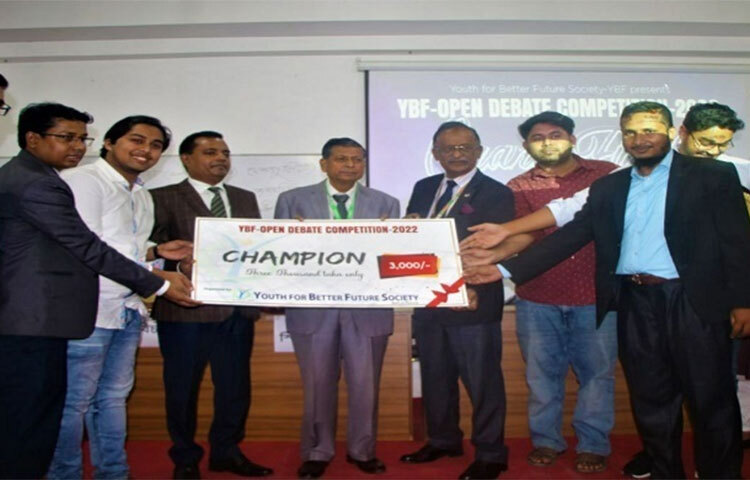 মহান বিজয় দিবস উপলক্ষে উন্মুক্ত জাতীয় বিতর্ক প্রতিযোগিতার আয়োজন করেছে সামাজিক সংগঠন ইয়ুথ ফর বেটার ফিউচার সোসাইটি (ওয়াইবিএফ)। আজ বেসরকারি বিশ্ববিদ্যালয় আইইউবিএটি- এর কনফারেন্স রুমে বিতর্ক প্রতিযোগিতার চূড়ান্ত পর্ব অনুষ্ঠিত হয়। ছবি: বিপ্লব দিক্ষিৎ