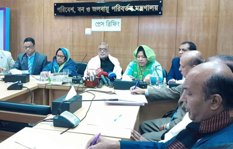 সরকারিভাবে বাংলাদেশকে বিপজ্জনক জৈব রাসায়নিক কীটনাশক-ডিডিটি থেকে মুক্ত ঘোষণা করা হয়েছে বলে জানিয়েছেন পরিবেশ, বন ও জলবায়ু পরিবর্তনমন্ত্রী মো. শাহাব উদ্দিন। তিনি জানান, বিভিন্ন পর্যায়ে ২২ ডিসেম্বর সাতটি কনটেইনার রপ্তানির মধ্য দিয়ে দেশকে ডিডিটি মুক্ত করা হয়েছে। আজ সচিবালয়ে বিশ্ব জীববৈচিত্র সম্মেলন বিষয়ে এক সংবাদ সম্মেলনে তিনি এ কথা জানান। ছবি: জাগো নিউজ