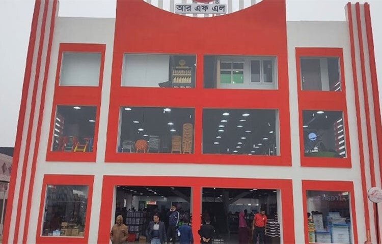 ঢাকা আন্তর্জাতিক বাণিজ্যমেলায় পণ্যের পসরা সাজিয়েছে দেশের শীর্ষস্থানীয় শিল্পগ্রুপ আরএফএল। দুটি প্যাভিলিয়নে ১২০টির মতো নতুন পণ্যসহ প্রায় ৬৪০০ পণ্য প্রদর্শন করছে প্রতিষ্ঠানটি। এছাড়া মেলা উপলক্ষে রয়েছে ১০-৩৫ শতাংশ পর্যন্ত ছাড়। ছবি: জাগো নিউজ