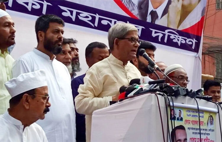যে নির্বাচনে জনগণ ভোট দিতে পারে না, সেই নির্বাচনে বিএনপি যাবে না বলে জানিয়েছেন দলটির মহাসচিব মির্জা ফখরুল ইসলাম আলমগীর। আজ বিকেলে ঢাকা মহানগর দক্ষিণ বিএনপি আয়োজিত পদযাত্রা পূর্ব সংক্ষিপ্ত সমাবেশে এসব কথা বলেন তিনি। ছবি: মাহবুব আলম