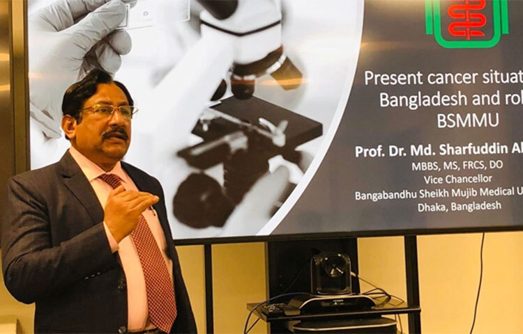বঙ্গবন্ধু শেখ মুজিব মেডিকেল বিশ্ববিদ্যালয়ে (বিএসএমএমইউ) আন্তর্জাতিক মানের ‘বঙ্গবন্ধু ক্যানসার সেন্টার’ চালু করা হবে। এই সেন্টারের কার্যক্রম হবে ক্যানসার রোগীদের চিকিৎসা নিশ্চিত ও ক্যানসার প্রতিরোধে গবেষণা করা। আজ সকালে এ কথা জানিয়েছেন বিএসএমএমইউ’র উপাচার্য অধ্যাপক ডা. মো. শারফুদ্দিন আহমেদ। বিপ্লব দিক্ষিৎ