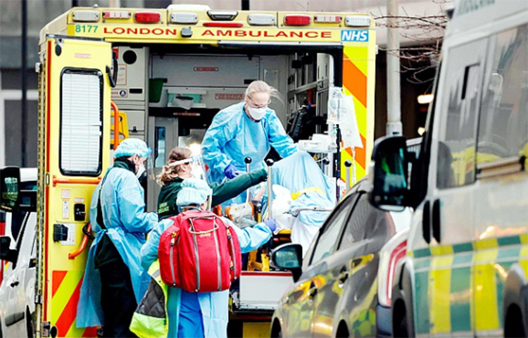 নিউজিল্যান্ডের বৃহত্তম অকল্যান্ড শহরে নতুন করে লকডাউন ঘোষণা করা হয়েছে। ব্রিটেনে পাওয়া করোনার নতুন ধরনের উপস্থিতি সম্প্রতি অকল্যান্ডেও শনাক্ত হয়েছে। করোনার এই নতুন ধরনটি আগের ধরনের চেয়ে অনেক বেশি সংক্রামক। সে কারণেই নতুন করে কড়াকড়ি আরোপ করা হয়েছে বলে সোমবার স্বাস্থ্য কর্মকর্তারা নিশ্চিত করেন। ছবি: সংগৃহীত