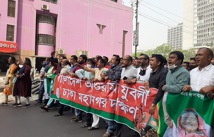 হেফাজতের হরতালের বিরুদ্ধে আওয়ামী লীগের বিক্ষোভ মিছিল। ছবি: বিপ্লব দিক্ষিৎ