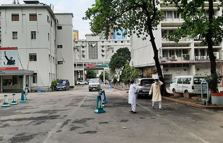 ঈদুল ফিতরের তিনদিনের ছুটি শেষে খুলেছে সরকারি-বেসরকারি অফিস। সচিবালয়ের আজকে সকালের চিত্র। ছবি: জাগো নিউজ