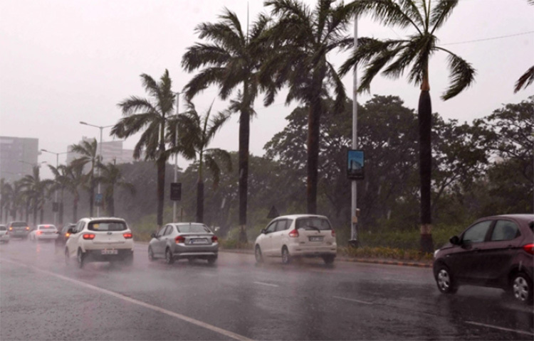 ভারতে শক্তি বাড়িয়ে ক্রমশ স্থলভাগের দিকে ধেয়ে আসছে ঘূর্ণিঝড় ইয়াস। আগামী কয়েক ঘণ্টার মধ্যে তা আরও শক্তি সঞ্চয় করবে। স্থলভাগে আছড়ে পড়ার সময় ইয়াসের বেগ ঘণ্টায় সর্বোচ্চ ১৮৫ কিলোমিটার থাকতে পারে বলে জানিয়েছে আবহাওয়া অফিস। ছবি: সংগৃহীত