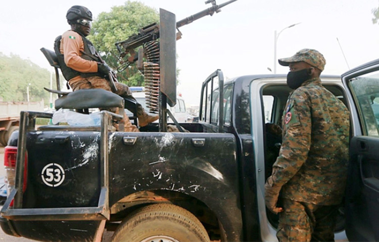 নাইজেরিয়ার একটি আবাসিক স্কুল থেকে ১৪০ শিক্ষার্থীকে অপহরণ করেছে বন্দুকধারীরা। স্থানীয় সময় সোমবার রাতে তাদের অপহরণ করা হয়। শিক্ষার্থীদের উদ্ধার করতে অভিযান চালিয়ে যাচ্ছে পুলিশ। ছবি: সংগৃহীত