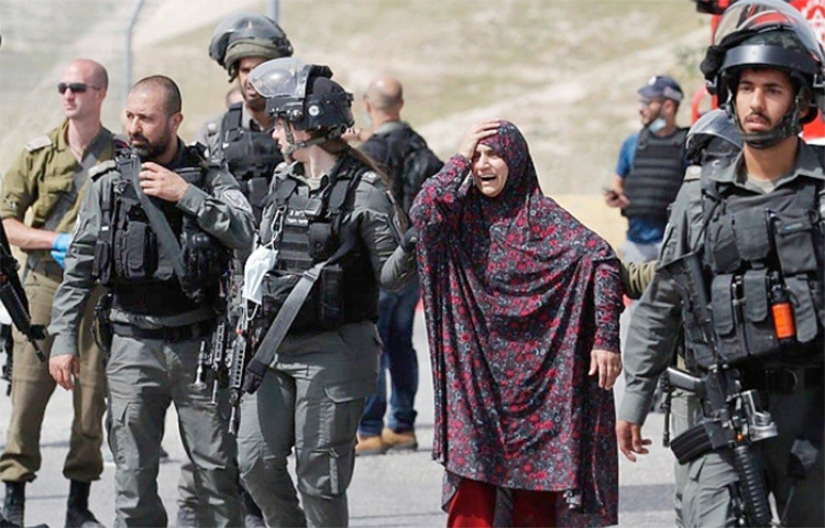 ফিলিস্তিনি এক কিশোরকে গুলি করে হত্যা করেছে দখলদার ইসরায়েলি বাহিনী। পশ্চিম তীরে নাবলাসের কাছে একটি শরণার্থী ক্যাম্পে ইসরায়েলি বাহিনী গুলি চালালে ১৫ বছর বয়সী ওই কিশোর নিহত হয়। আহাজারি করছেন নিহত কিশোরের স্বজন। ছবি: সংগৃহীত