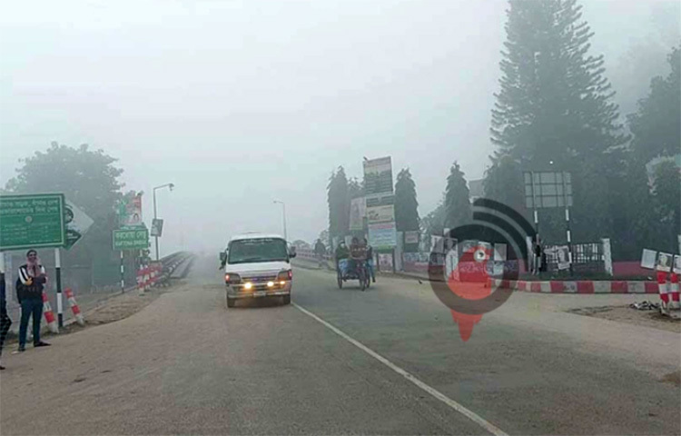 শীতপ্রবণ জেলা হিসেবে পরিচিত পঞ্চগড়ে তাপমাত্রা কিছুটা বেড়েছিল। তিনদিন না যেতে আবারও মৃদু শৈত্যপ্রবাহ শুরু হয়েছে। এতে শীতের তীব্রতাও বেড়েছে। ভোগান্তিতে পড়েছেন খেটে খাওয়া মানুষ। ছবি: সফিকুল আলম