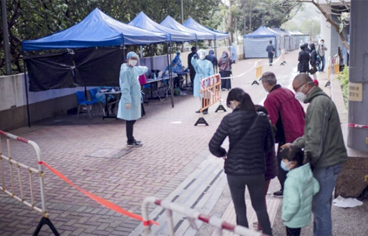 চীনের আরও এক শহরে লকডাউন জারি করা হয়েছে। ভিয়েতনাম সীমান্তের সঙ্গে অবস্থিত চীনের বেইস শহরে ৩৫ লাখ মানুষের বসবাস। গত তিন দিনে ওই শহরে ৭০ জনের বেশি মানুষের দেহে নতুন করে করোনাভাইরাস শনাক্ত হওয়ায় আজ থেকে পুরো শহরে লকডাউন জারি করা হয়। ছবি: সংগৃহীত