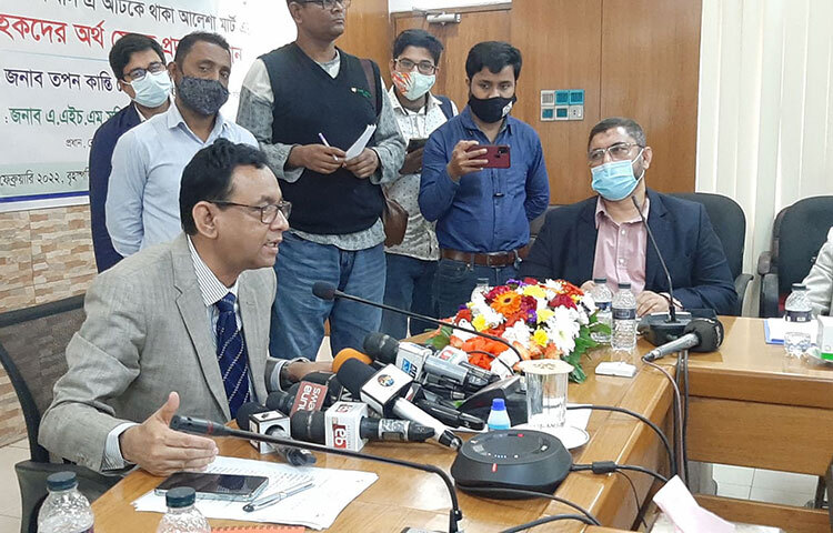 চলতি মাসের মধ্যে আরও কিছু ই-কমার্স প্রতিষ্ঠানের টাকা গ্রাহকদের ফেরত দেওয়া হবে। আজ এ তথ্য জানান বাণিজ্য মন্ত্রণালয়ের অতিরিক্ত সচিব (আমদানি ও অভ্যন্তরীণ বাণিজ্য) ও কেন্দ্রীয় ডিজিটাল কমার্স সেল প্রধান এএইচএম সফিকুজ্জামান। ছবি: জাগো নিউজ