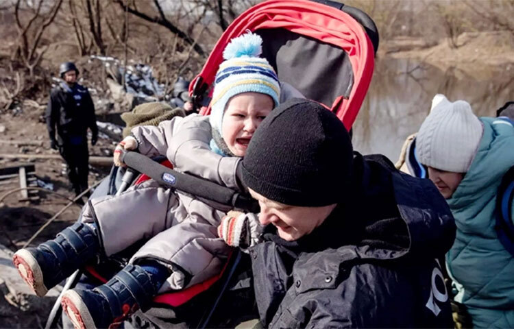 টানা ১৯ দিন ধরে ইউক্রেনে সংঘাত চলছে। গত ২৪ ফেব্রুয়ারি দেশটিতে হামলা চালায় রাশিয়া। তারপর থেকেই যুদ্ধ থামার কোনো লক্ষণ দেখা যাচ্ছে না। এদিকে এই যুদ্ধে এখন পর্যন্ত ইউক্রেনের ৯০ শিশু নিহত হয়েছে। ছবি: সংগৃহীত