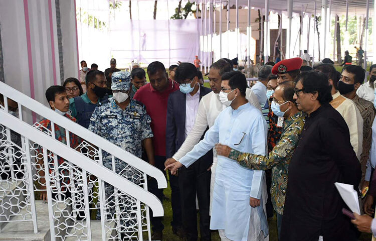 ঢাকা দক্ষিণ সিটি করপোরেশনের মেয়র শেখ ফজলে নূর তাপস ঈদগাহ পরিদর্শন করেন। ছবি: বিপ্লব দিক্ষিৎ