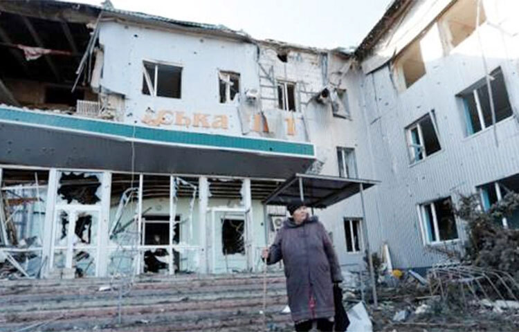 ইউক্রেনের ২০০ স্বাস্থ্যকেন্দ্রে হামলা চালিয়েছে রাশিয়া। বিশ্ব স্বাস্থ্য সংস্থা (ডবিøউএইচও) জানিয়েছে, ইউক্রেনে রাশিয়ার হামলার শুরু থেকে এখন পর্যন্ত এসব স্বাস্থ্যকেন্দ্রে হামলা চালানো হয়। গত ২৪ ফেব্রæয়ারি দেশটিতে আকস্মিক আক্রমণ চালায় রাশিয়া। ছবি: সংগৃগীত