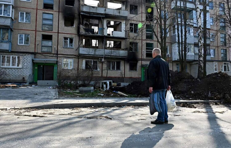 ইউক্রেনের লুহানস্কের গভর্নর সার্হি হাইদাই বলেছেন, সেভেরোদোনেৎস্ক শহরে গ্যাস এবং পানি নেই। এমনকি সেখানে এসব সেবা আবারও চালু হওয়ারও কোনো সম্ভাবনা দেখা যাচ্ছে না। আল জাজিরার এক প্রতিবেদনে এ তথ্য জানানো হয়। ছবি: সংগৃহীত