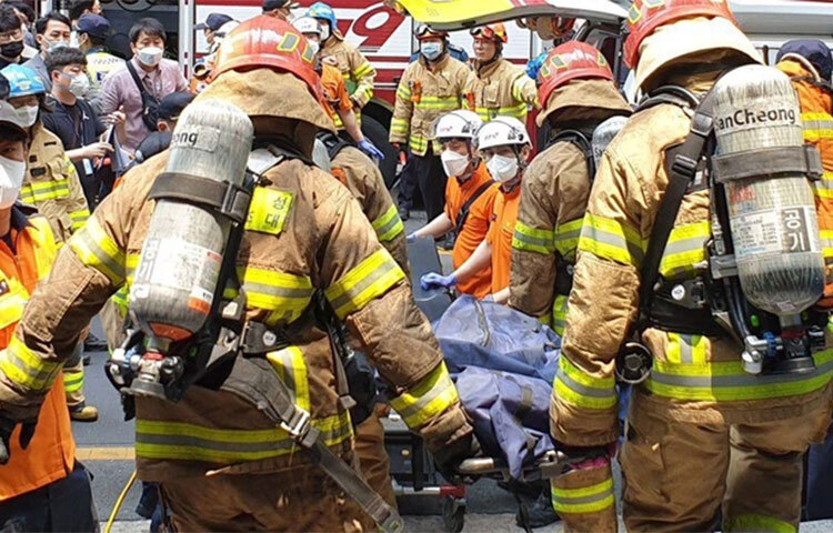 দক্ষিণ কোরিয়ার দায়েগু শহরে অগ্নিকাণ্ডে সাতজন নিহত হয়েছে। ধারণা করা হচ্ছে কেউ ইচ্ছাকৃত ভাবে অগ্নিসংযোগ করেছে। ওই ঘটনায় আরও ৪৬ জন আহত হয়েছে। ছবি: সংগৃহীত