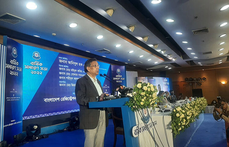 ইউক্রেন-রাশিয়া যুদ্ধ ও করোনাভাইরাসের কারণে বিশ্ব অর্থনীতি যেখানে টালমাটাল সেখানে বাংলাদেশ অর্থনৈতিক অবস্থা ভালো আছে বলে মন্তব্য করেছেন আইনমন্ত্রী আনিসুল হক। আজ রাজধানীর বঙ্গবন্ধু আন্তর্জাতিক সম্মেলন কেন্দ্রে বিআরএসএর আয়োজিত সাধারণ সভায় প্রধান অতিথির বক্তব্যে তিনি এসব কথা বলেন। ছবি: বিপ্লব দিক্ষিৎ