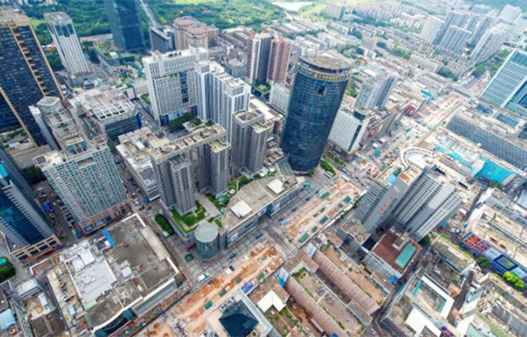 বিশ্বের বৃহত্তম ইলেক্ট্রনিক্স পণ্যের বাজার বন্ধ ঘোষণা করেছে চীনা কর্তৃপক্ষ। দেশটির দক্ষিণাঞ্চলের শহর শেনজেনে অবস্থিত ওই বাজারটি সোমবার (২৯ আগস্ট) বন্ধ ঘোষণা করা হয়। কোভিড প্রতিরোধে বেইজিংয়ের জিরো নীতির অংশ হিসেবে এটি আপাতত বন্ধ রাখার ঘোষণা দিয়েছে বলে জানা গেছে। ছবি: সংগৃহীত