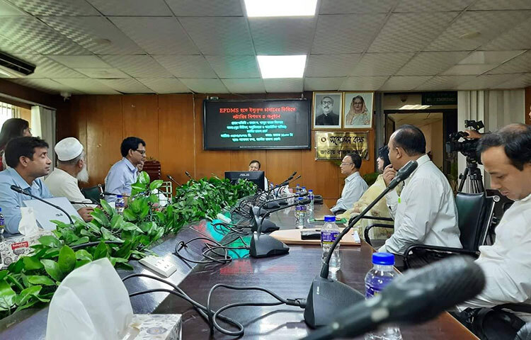 ইলেকট্রনিক ফিসক্যাল ডিভাইস (ইএফডি) চালানের মাধ্যমে ভ্যাট এসেছে ৩৭ কোটি ৬১ লাখ টাকা। যা গত অর্থবছরের আগস্টের তুলনায় ২৫ শতাংশ বেশি। গত বছরের আগস্টে ইএফডির মাধ্যমে ভ্যাট আসে ১৬ কোটি ২২ লাখ টাকা। আজ জাতীয় রাজস্ব বোর্ডের (এনআরবি) সম্মেলন কক্ষে আয়োজিত লটারির ড্র অনুষ্ঠানে এ তথ্য জানান এনবিআর সদস্য (মূসক মূল্যায়ন ও বাস্তবায়ন) মইনুল খান। ছবি: জাগো নিউজ