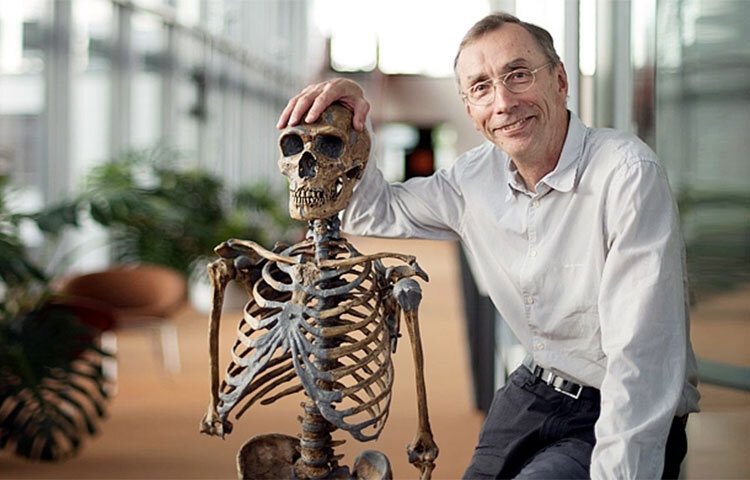 ২০২২ সালে চিকিৎসাশাস্ত্রে নোবেল পুরস্কার পেয়েছেন সুইডিশ বিজ্ঞানী সুভান্তে প্যাবো। সুইডেনের স্টোকহোমে ১৯৫৫ সালের ২০ এপ্রিল জন্মগ্রহণ করেন তিনি। এর আগে তার বাবা বায়োকেমিস্ট সুনে বার্গস্ট্রোমও নোবেল পুরস্কার লাভ করেন। ছবি: সংগৃহীত