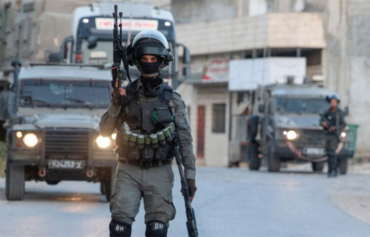 সালাহ আল-ব্রাইকি (১৯) নামের এক ফিলিস্তিনি তরুণকে গুলি করে হত্যা করেছে ইসরায়েলি বাহিনী। ফিলিস্তিনের স্বাস্থ্য মন্ত্রণালয় জানায়, স্থানীয় সময় বৃহস্পতিবার (২০ অক্টোবর) রাতে পশ্চিম তীরের জেনিন শহরে সংঘর্ষের সময় গুলিবিদ্ধ হন সালাহ। ছবি: সংগৃহী