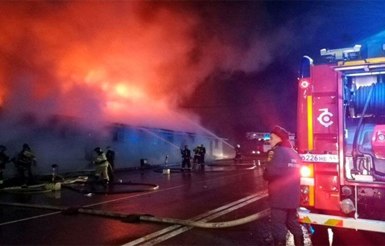 রাশিয়ায় একটি নাইটক্লাবে আগুন লেগে ১৩ জন নিহত হওয়ার খবর পাওয়া গেছে। স্থানীয় সময় শনিবার (৪ নভেম্বর) দেশটির কোস্ত্রোমা শহরে এ ঘটনা ঘটে। কোস্ত্রোমা হলো ভোলগা নদীর তীরে এবং মস্কো থেকে ৩০০ কিমি (১৯০ মাইল) উত্তর-পূর্বে অবস্থিত একটি শহর। এই শহরটিতে ২ লাখ ৭০ হাজার মানুষের বসবাস। ছবি: সংগৃহীত