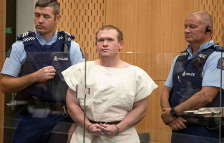 ২০১৯ সালের ১৫ মার্চ নিউজিল্যান্ডের ক্রাইস্টচার্চের দুটি মজসিদে বন্দুক হামলা চালিয়ে ৫১ জন মুসল্লিকে হত্যা করেন অস্ট্রেলিয়ান নাগরিক ব্রেন্টন ট্যারেন্ট। এ ঘটনায় দায়ের করা মামলায় ২০২০ সালের ২৭ আগস্ট তাকে প্যারোল ছাড়া যাবজ্জীবন কারাদÐ দেন নিউজিল্যান্ডের একটি আদালত। ওই রায়ের বিরুদ্ধে আপিল করেছেন ব্রেন্টন ট্যারেন্ট। ছবি: সংগৃহীত