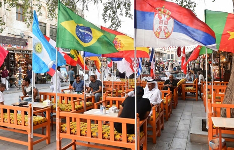 ২০ ডিসেম্বর থেকে কাতারে শুরু হতে যাচ্ছে ফুটবল বিশকাপ। বিগেস্ট শো অন দ্যা প্ল্যানেট বা বিশ্বের বুকে সবচেয়ে বড় আয়োজন খ্যাত এ আসর উপভোগ করতে বিভিন্ন দেশ থেকে অন্তত ১২ লাখ ফুটবলপ্রেমী কাতারে ভিড় জমাবেন বলে জানা গেছে। ছবি: সংগৃহীত