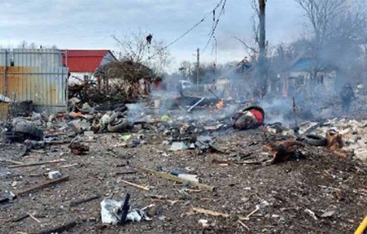 ইউক্রেনের বড় বড় শহরকে কেন্দ্র করে রাশিয়ার বিমান হামলার সতর্কতায় রেড এলার্ট জারি করা হয়েছে। ইউক্রেনের প্রেসিডেন্টের উপদেষ্টা মিখাইল পোদোলিয়াক দাবি করে বলেছেন, জনবহুল ও বেসামরিক অবকাঠামো টার্গেট করে রাশিয়া আরও ১২০টি মিসাইল ছুঁড়েছে। ছবি: সংগৃহীত