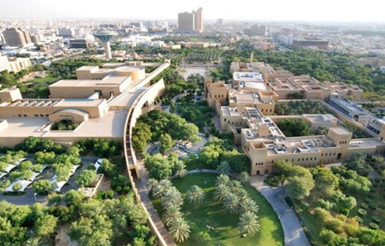 প্রকৃতি বড় রহস্যময়। সে চাইলে মুহূর্তের মধ্যে তলিয়ে দিতে পারে বিস্তীর্ণ সমভূমি, তেমনি বৃষ্টি ঝরিয়ে সবুজ প্রাণে ভরিয়ে দিতে পারে পারে ধূসর মরুর বুক। সম্প্রতি সৌদি আরবে এমন অবিশ্বাস্য ঘটনার ছবি ও ভিডিও ভাইরাল হয়েছে সোশ্যাল মিডিয়ায়। সেখানে দেখা গেছে, কয়েক সপ্তাহের টানা বৃষ্টিপাতের পর সবুজে ভরে উঠেছে মক্কা-মদিনার পাহাড়-পর্বতগুলো। ছবি: সংগৃহীত