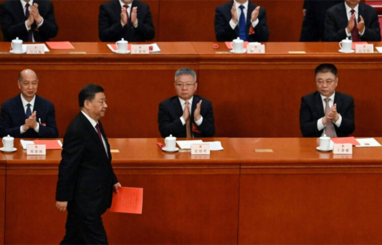 বিশ্বের দ্বিতীয় বৃহত্তর অর্থনীতির দেশ চীনের আবারও প্রেসিডেন্ট হলেন শি জিনপিং। আজ চীনা আইনপ্রণেতারা সর্বসম্মতিক্রমে শি জিনপিংকে তৃতীয় মেয়াদে প্রেসিডেন্ট হিসেবে ভোট দিয়েছেন। ছবি: সংগৃহীত