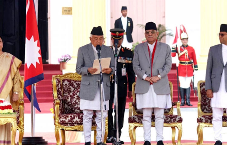 নেপালের প্রেসিডেন্ট হিসেবে শপথ নিয়েছেন রাম চন্দ্র পাউদেল। বৃহস্পতিবার (৯ মার্চ) পার্লামেন্টের ভোটে নেপালি কংগ্রেস পার্টির জ্যেষ্ঠ নেতা পাউদেল প্রেসিডেন্ট নির্বাচিত হন। সোমবার (১২ মার্চ) প্রেসিডেন্ট হিসেবে শপথ নিলেন তিনি। ছবি: সংগৃহীত