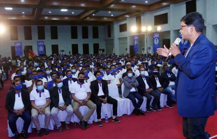 দেশের শীর্ষস্থানীয় শিল্পগ্রুপ আরএফএল-এর তিন দিনব্যাপী বিক্রয় সম্মেলন অনুষ্ঠিত হয়েছে। সম্প্রতি কক্সবাজারের তিনটি হোটেলে অনুষ্ঠিত এ সম্মেলনে আরএফএলের বিভিন্ন পণ্য বিক্রয়ের সাথে যুক্ত প্রায় এক হাজার ৮০০ কর্মকর্তা উপস্থিত ছিলেন। ছবি: জাগো নিউজ