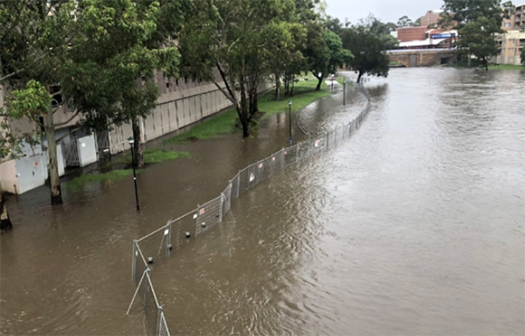 ব্যাপকমাত্রায় বন্যা হতে পারে এমন আশঙ্কায় অস্ট্রেলিয়ার সিডনির আরও অঞ্চলের অধিবাসীদের বাসস্থান ত্যাগ করে অন্যত্র আশ্রয় নিতে নির্দেশ দেয়া হয়েছে। ছবি: সংগৃহীত