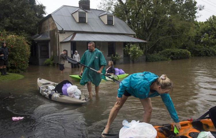 অস্ট্রেলিয়ার দক্ষিণপূর্ব অঞ্চলে আজ ভারী বৃষ্টি হয়েছে। বিগত ১০০ বছরের মধ্যে দেশটিতে বন্যার কারণে সবচেয়ে খারাপ পরিস্থিতি তৈরি হয়েছে। ছবি: সিএনএন