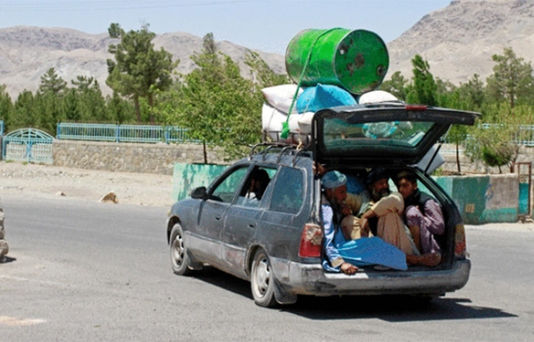 আফগানিস্তানে একের পর প্রাদেশিক রাজধানী দখলে নিচ্ছে সশস্ত্র গোষ্ঠী তালেবান। সবশেষ উত্তরাঞ্চলীয় প্রদেশ সামাঙ্গানের রাজধানী আইবাক দখলে নিয়েছে তারা। এর মধ্য দিয়ে চার দিনে ছয়টি প্রাদেশিক রাজধানী নিয়ন্ত্রণে নিলো তালেবান যোদ্ধারা। ছবি: সংগৃহীত