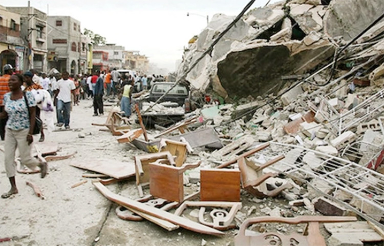 ক্যারিবিয়ান দ্বীপরাষ্ট্র হাইতিতে ৭ দশমিক ২ মাত্রার ভয়াবহ ভূমিকম্পে নিহতের সংখ্যা বেড়ে এক হাজার ৪১৯ জনে দাঁড়িয়েছে। এ ঘটনায় আহত হয়েছেন আরও ৬ হাজার ৯০০ জন। এছাড়া অসংখ্য মানুষ এখনও নিখোঁজ রয়েছেন বলে জানিয়েছে বিবিসি। ছবি: সংগৃহীত