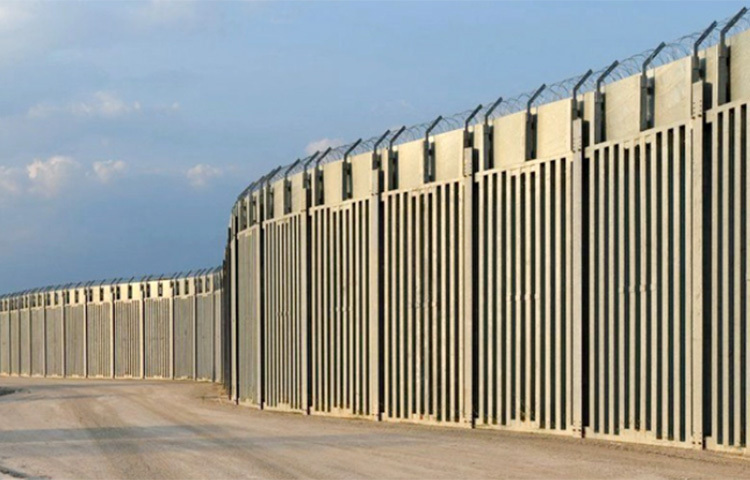 আফগানদের প্রবেশ ঠেকাতে তুরস্ক লাগোয়া সীমান্তে ৪০ কিলোমিটারজুড়ে প্রতিরক্ষা বেষ্টনী দিয়ে নিরাপত্তা জোরদার করেছে গ্রিস। ছবি: সংগৃহীত