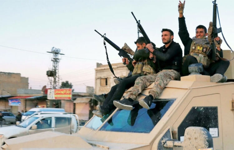 যুক্তরাষ্ট্রসমর্থিত কুর্দি বাহিনীর সঙ্গে জঙ্গিগোষ্ঠী ইসলামিক স্টেটের (আইএস) সদস্যদের মধ্যে সিরিয়ায় কয়েক দিনের সংঘর্ষে ৩৩০ জন নিহত হয়েছেন বলে জানা গেছে। কুর্দি বাহিনী স্থানীয় সময় রোববার (৩০ জানুয়ারি) জানিয়েছে যে, তারা টানা কয়েক দিনের লড়াইয়ে আইএস সদস্যদের প্রতিহত করতে পেরেছে। ছবি: সংগৃহীত