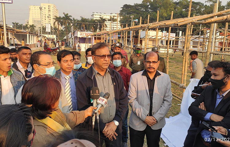 সংস্কৃতি বিষয়ক প্রতিমন্ত্রী কে এম খালিদ এমপি আজ বিকেলে রাজধানীর সোহরাওয়ার্দী উদ্যানে অমর একুশে বইমেলা-২০২২ এর প্রস্তুতি পরিদর্শন করেন। ছবি: মাহবুব আলম