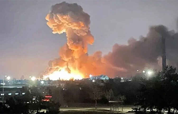 রাশিয়ার প্রতিরক্ষা মন্ত্রণালয় ইউক্রেনের দুটি শহরে সাময়িক যুদ্ধবিরতি ঘোষণা করেছে। এ ঘোষণা দেওয়া হয়। একই সঙ্গে বেসামরিক লোকদের জন্য মানবিক সহায়তা করিডোর চালু করেছে মস্কো। রাশিয়ার যুদ্ধবিরতি ঘোষণা করা শহর দুটি হলো মারিওপোল ও ভলনোভাখা। ছবি: সংগৃহীত