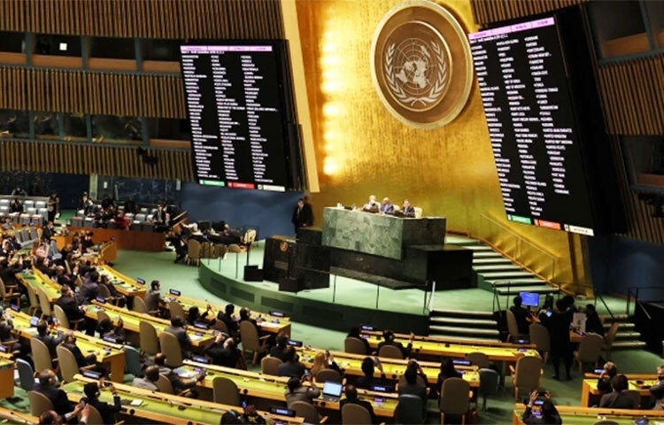 ইউক্রেন ইস্যুকে কেন্দ্রে করে রাশিয়ার ওপর চাপ ক্রমেই বাড়ছে। এবার জাতিসংঘের মানবাধিকার পরিষদ থেকে রাশিয়ার সদস্যপদ স্থগিতের জন্য সাধারণ পরিষদে ভোটাভুটি হতে যাচ্ছে। আজ রয়টার্সের এক প্রতিবেদনে এ তথ্য জানানো হয়। ছবি: সংগৃহীত