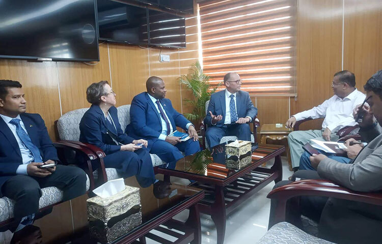 নিউমার্কেটে সংঘর্ষের সংবাদ সংগ্রহ করতে যাওয়া সাংবাদিকদের ওপর হামলাকারীদের খুঁজে বের করে বিচারের আওতায় আনা হবে বলে জানিয়েছেন তথ্য ও সম্প্রচার মন্ত্রী ড. হাছান মাহমুদ। আজ দুপুরে সচিবালয়ে তথ্য মন্ত্রণালয়ে সাংবাদিকদের এক প্রশ্নের জবাবে তিনি এ কথা বলেন। ছবি: জাগো নিউজ