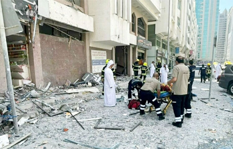 সংযুক্ত আরব আমিরাতের রাজধানী আবুধাবির একটি রেস্টুরেন্টে গ্যাস সিলিন্ডার বিস্ফোরণের ঘটনায় দুজন নিহত হয়েছে। এছাড়া আহত হয়েছে আরও ১২০ জন। পুলিশ দুর্ঘটনায় হতাহতের বিষয়টি নিশ্চিত করেছে। ছবি: সংগৃহীত