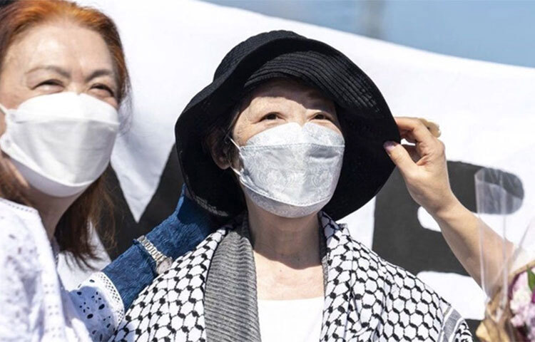 ২০ বছর পর মুক্তি পেলেন জাপানের রেড আর্মির সহপ্রতিষ্ঠাতা ফুসাকো শিজেনোবু। ১৯৭৪ সালে দূতাবাস অবরোধের অভিযোগে সশস্ত্র গোষ্ঠীটির এই সহপ্রতিষ্ঠাতাকে সাজা দেওয়া হয়। ছবি: সংগৃহীত