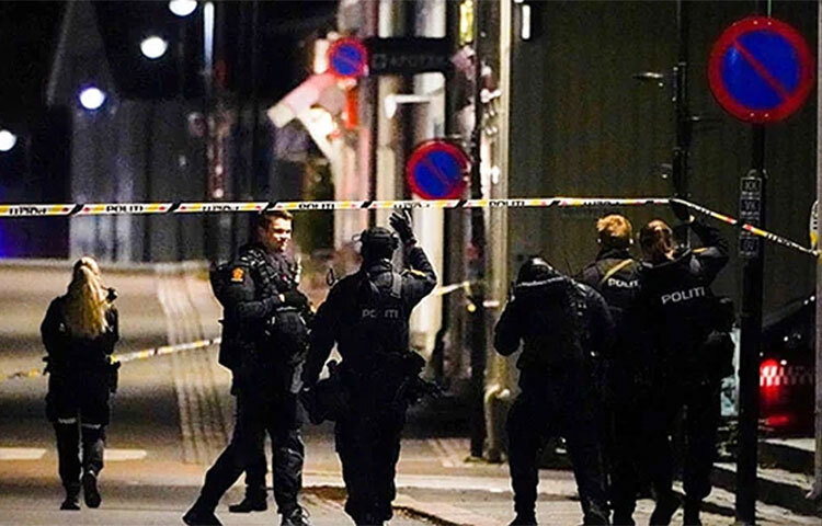 নরওয়ের রাজধানী অসলোর একটি নাইটক্লাব এবং কাছাকাছি সড়কে বন্দুক হামলায় দুজন নিহত এবং আরও ১৪ জন আহত হয়েছে। স্থানীয় সময় শনিবার ওই হামলার ঘটনা ঘটেছে বলে স্থানীয় কর্মকর্তারা নিশ্চিত করেছেন। ছবি: সংগৃহীত