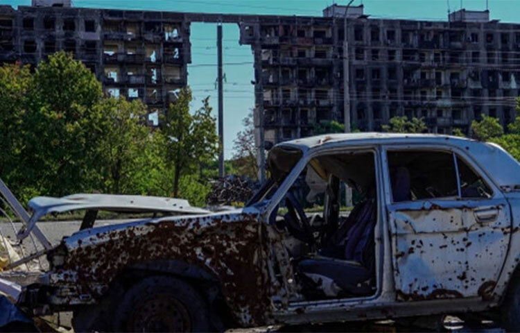 ইউক্রেনের অধিকৃত জাপোরঝিয়ায় রাশিয়ার ক্ষেপণাস্ত্র হামলায় অন্তত ২৩ জন নিহত ও ২৮ জন আহত হয়েছেন বলে জানা গেছে। একটি আশ্রয় শিবিরকে লক্ষ্য করে এ হামলা বলে দাবি করেছেন জাপোরিঝিয়া আঞ্চলিক গভর্নর ওলেক্সান্ডার স্টারুখ। ছবি: সংগৃহীত